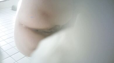 商场女厕固定摄像头偷拍十几位漂亮小姐姐嘘嘘漂亮的美鲍鱼完美展示 (6)